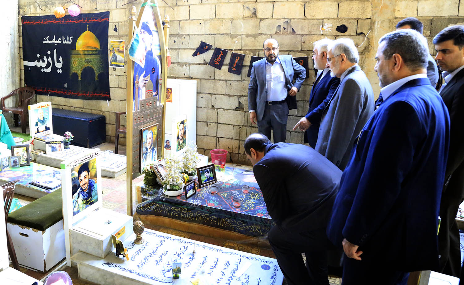 وفد من وزارة الخارجية الايرانية يزور ضريح الشهيد عماد مغنية